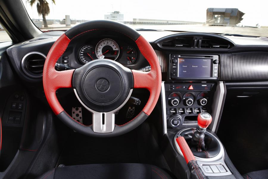  Toyota GT 86 2012 года  (фото 36 из 106)